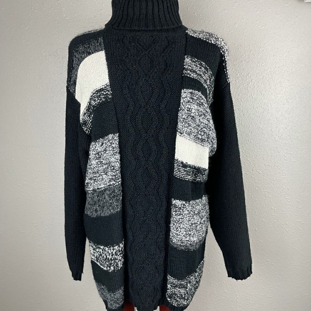 Liz & Co. Turtleneck Sweater Size M EUC